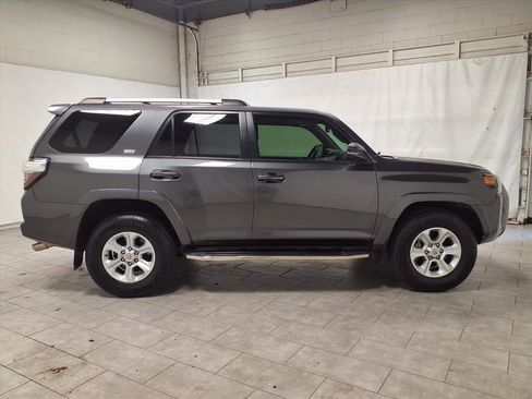 Used 2020 Toyota 4Runner SR5 Premium image 10