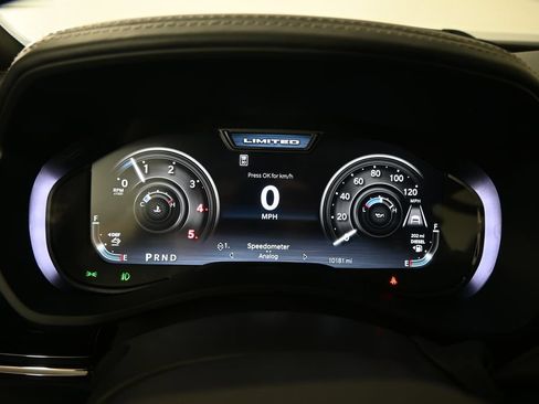 Used 2025 RAM 3500 Limited AWD/4WD image 24