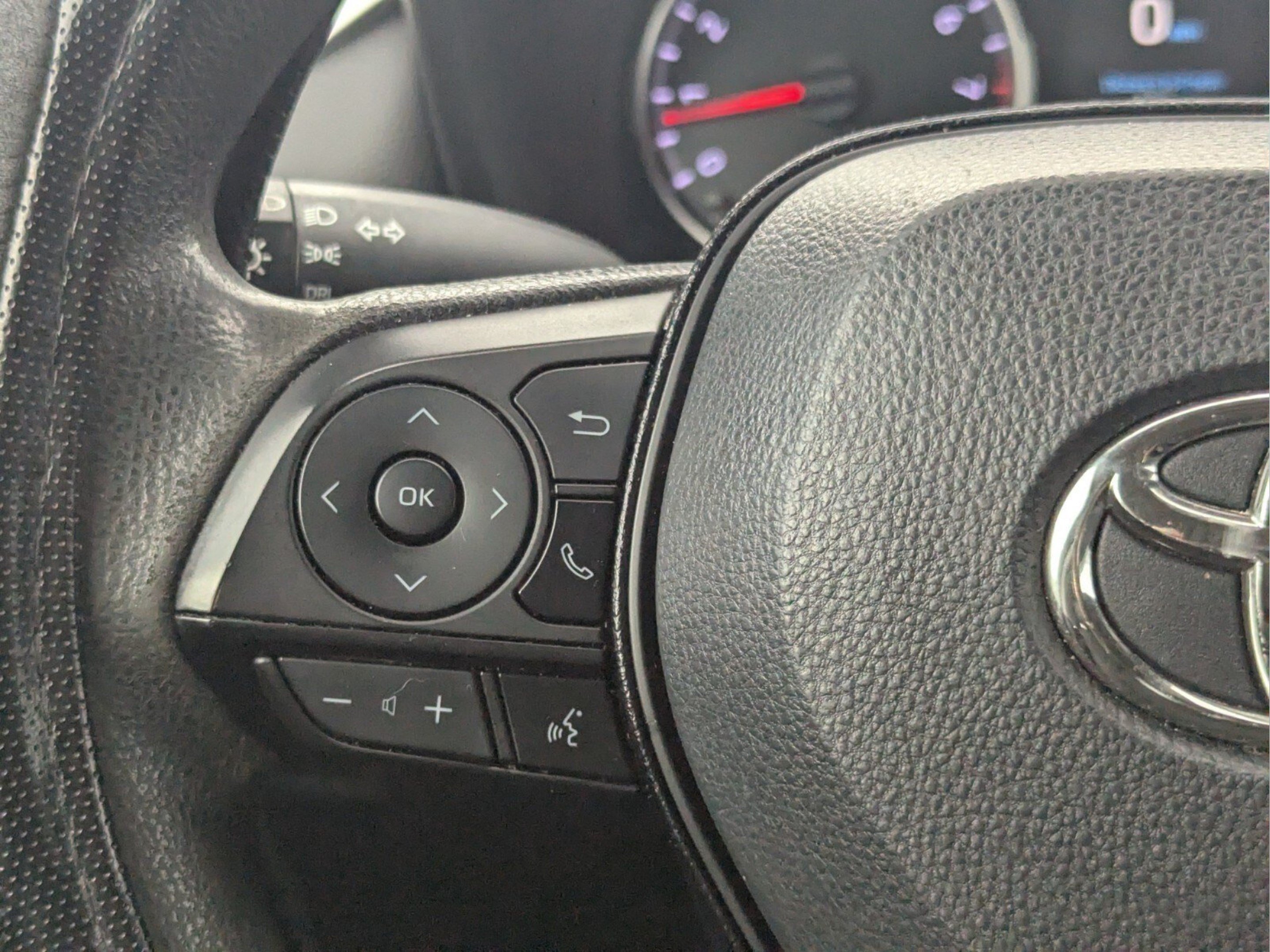 Used 2021 Toyota RAV4 LE FWD image 19