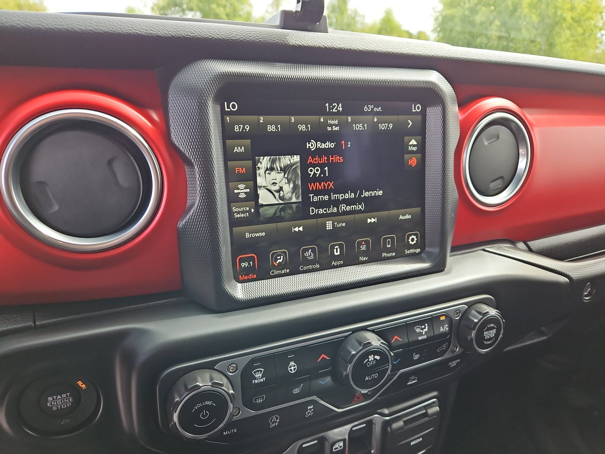 Used 2023 Jeep Wrangler Unlimited Rubicon w/ Dual Top Group AWD/4WD image 16
