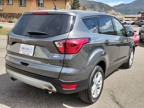 Used 2019 Ford Escape SE image 3