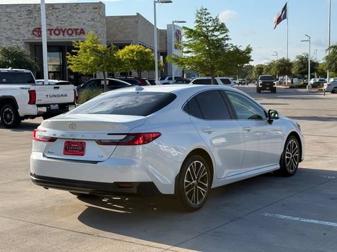 Used 2025 Toyota Camry XLE FWD image 4