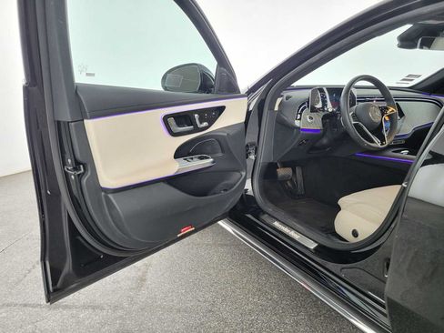 Used 2025 Mercedes-Benz E 350 Sedan image 18