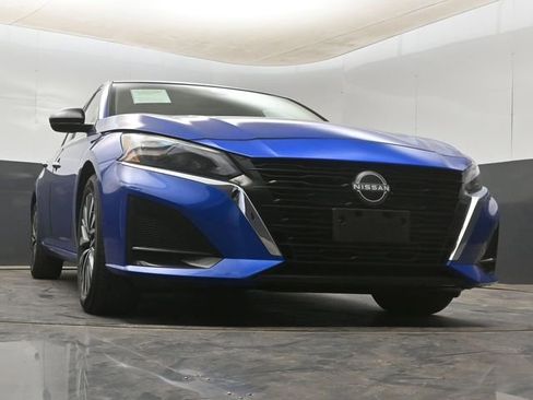 Used 2025 Nissan Altima 2.5 SV FWD image 10
