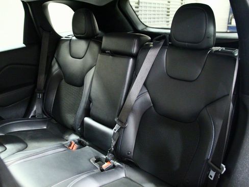 Used 2019 Jeep Cherokee Latitude Plus w/ Cold Weather Group image 29