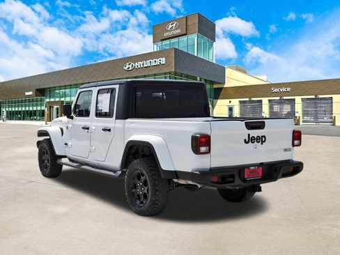 Used 2023 Jeep Gladiator Sport image 8