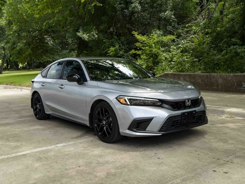 Used 2023 Honda Civic Sport image 2