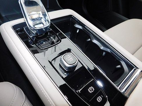 New 2026 Volvo XC90 B5 Core image 18