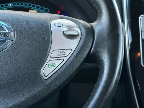 Used 2015 Nissan Leaf SL w/ Premium Package image 29