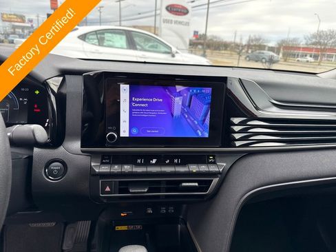 Used 2025 Toyota Camry LE image 13