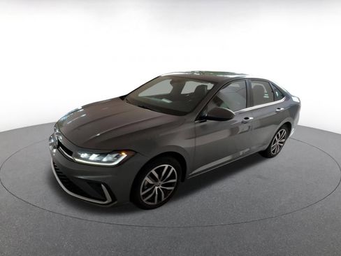 Used 2025 Volkswagen Jetta SE image 8