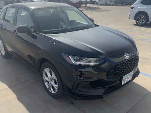 Used 2023 Honda HR-V LX image 3