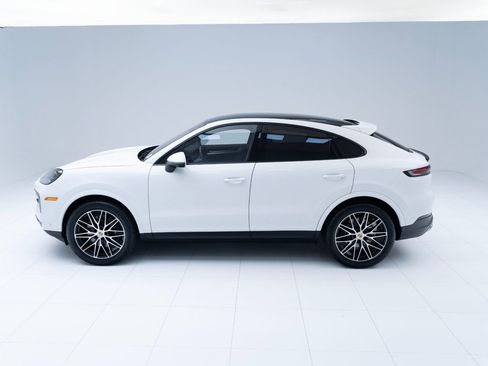 Certified 2025 Porsche Cayenne Coupe image 2