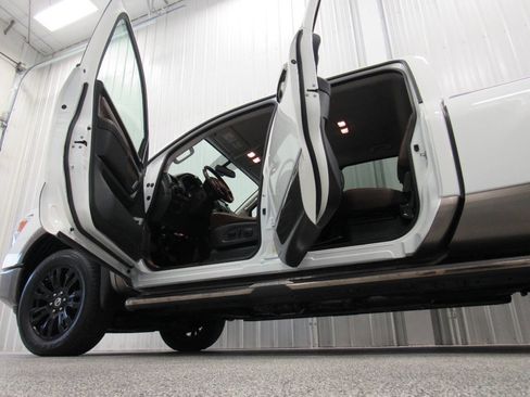 Used 2019 Nissan Titan Platinum Reserve w/ Platinum Utility Package image 21