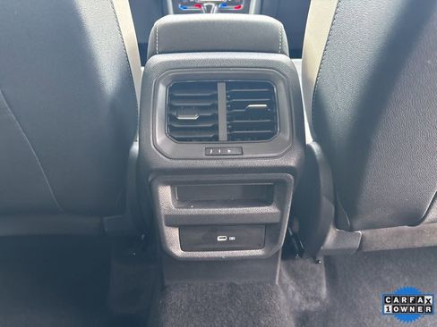 Used 2025 Volkswagen Taos SE image 51