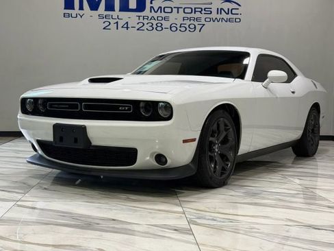 Used 2019 Dodge Challenger GT RWD image 2