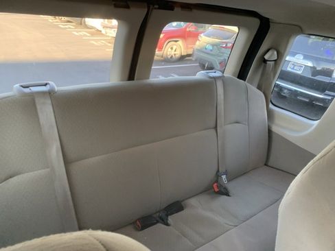 Used 2009 Ford E-350 and Econoline 350 Extended Wagon Super Duty image 10