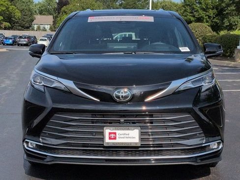 Used 2026 Toyota Sienna Platinum AWD/4WD image 4