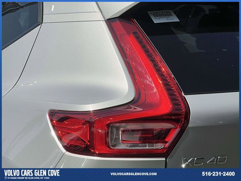 Used 2025 Volvo XC40 B5 Ultra w/ Climate Package image 8
