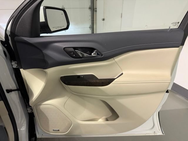 Used 2022 GMC Acadia Denali w/ Denali Ultimate Package AWD/4WD image 31