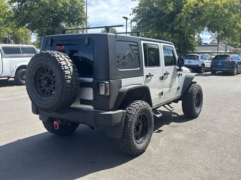Used 2008 Jeep Wrangler Unlimited Sahara AWD/4WD image 5
