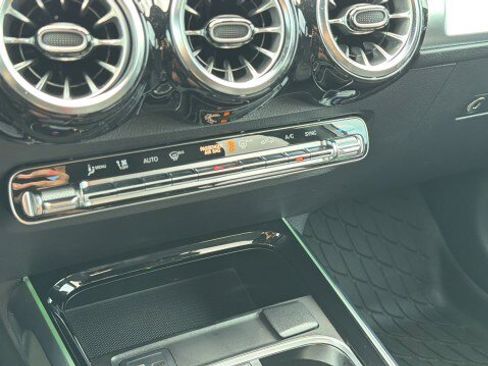 Used 2023 Mercedes-Benz GLB 250 image 26