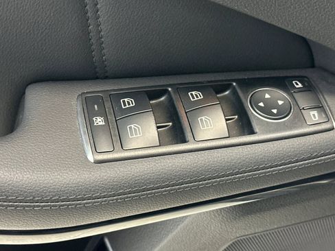 Used 2011 Mercedes-Benz E 550 Sedan w/ Premium 2 Pkg image 14