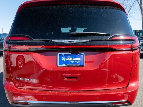 New 2026 Chrysler Pacifica Select image 6