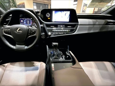 Used 2024 Lexus ES 350 w/ Premium Package image 14