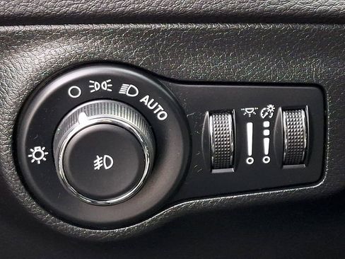 Used 2019 Jeep Compass Latitude w/ Cold Weather Group image 25