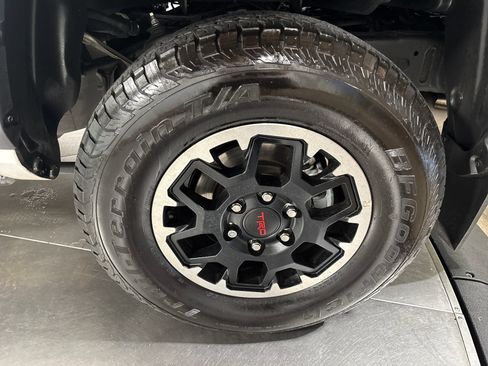 Used 2024 Toyota Tacoma TRD Off-Road w/ TRD Off Road Premium Package AWD/4WD image 26