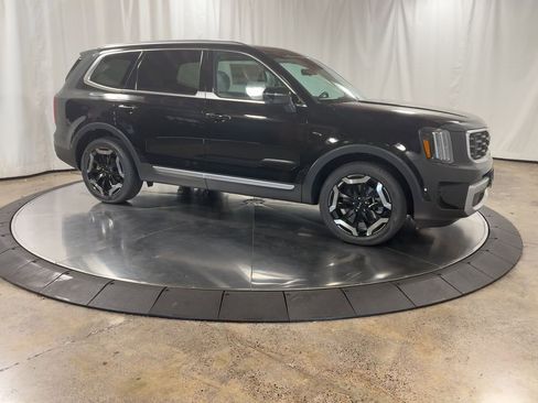 New 2025 Kia Telluride S image 3