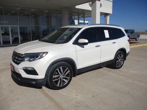Used 2016 Honda Pilot Elite image 2