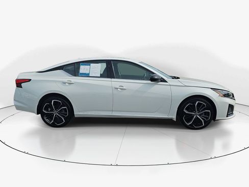 Used 2023 Nissan Altima 2.5 SR w/ SR Premium Package AWD/4WD image 5