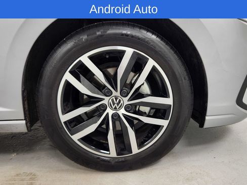 Used 2025 Volkswagen Jetta SE FWD image 9