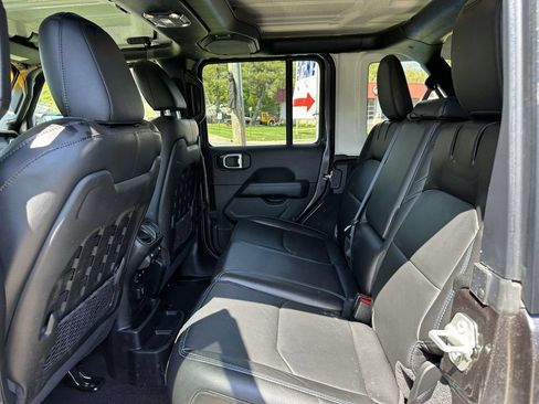 Used 2023 Jeep Wrangler Unlimited Rubicon 4xe w/ Cold Weather Group AWD/4WD image 9