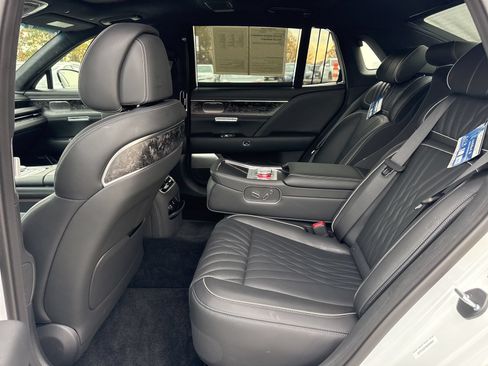 Used 2025 Genesis G90 3.5T AWD/4WD image 13