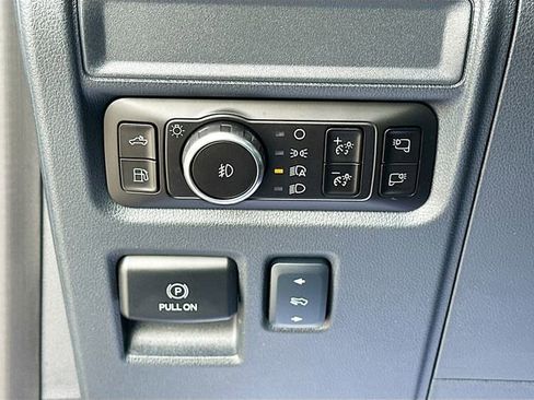 Used 2025 Ford F150 Lariat w/ Equipment Group 502A High AWD/4WD image 10