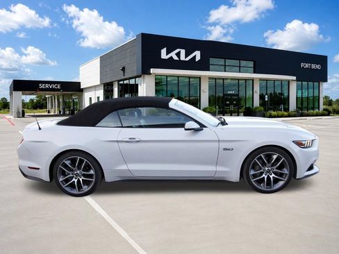Used 2017 Ford Mustang GT Premium w/ Equipment Group 401A RWD image 4