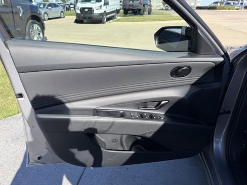Used 2025 Hyundai Elantra Sport image 8
