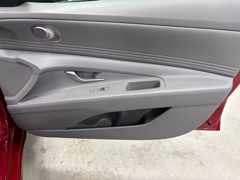 Used 2025 Hyundai Elantra Sport FWD image 8