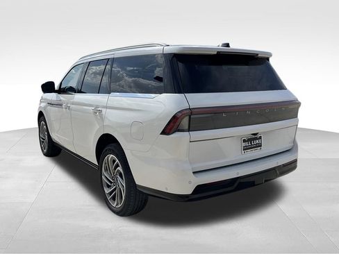 Used 2025 Lincoln Navigator Reserve AWD/4WD image 9