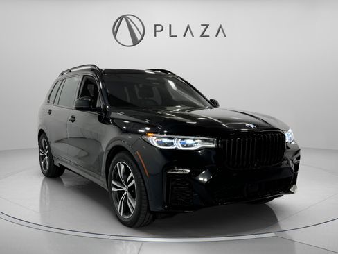 Used 2021 BMW X7 M50i image 7