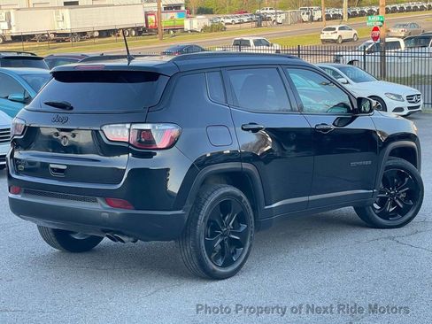 Used 2018 Jeep Compass Latitude image 2