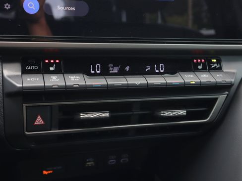 Used 2025 Toyota Camry XSE FWD image 17