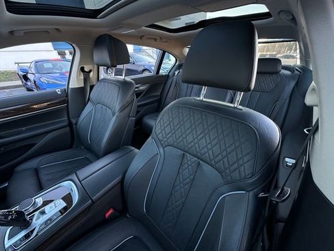 Used 2020 BMW 740i w/ Premium Package image 11