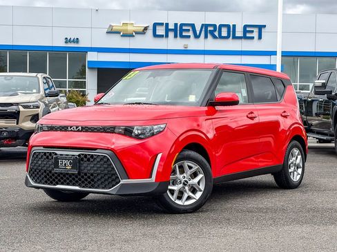 Used 2023 Kia Soul S FWD image 1