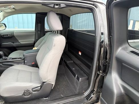 Used 2021 Toyota Tacoma SR RWD image 4