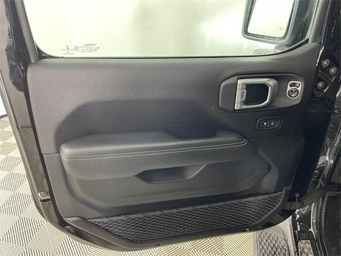 Used 2020 Jeep Gladiator Overland image 10