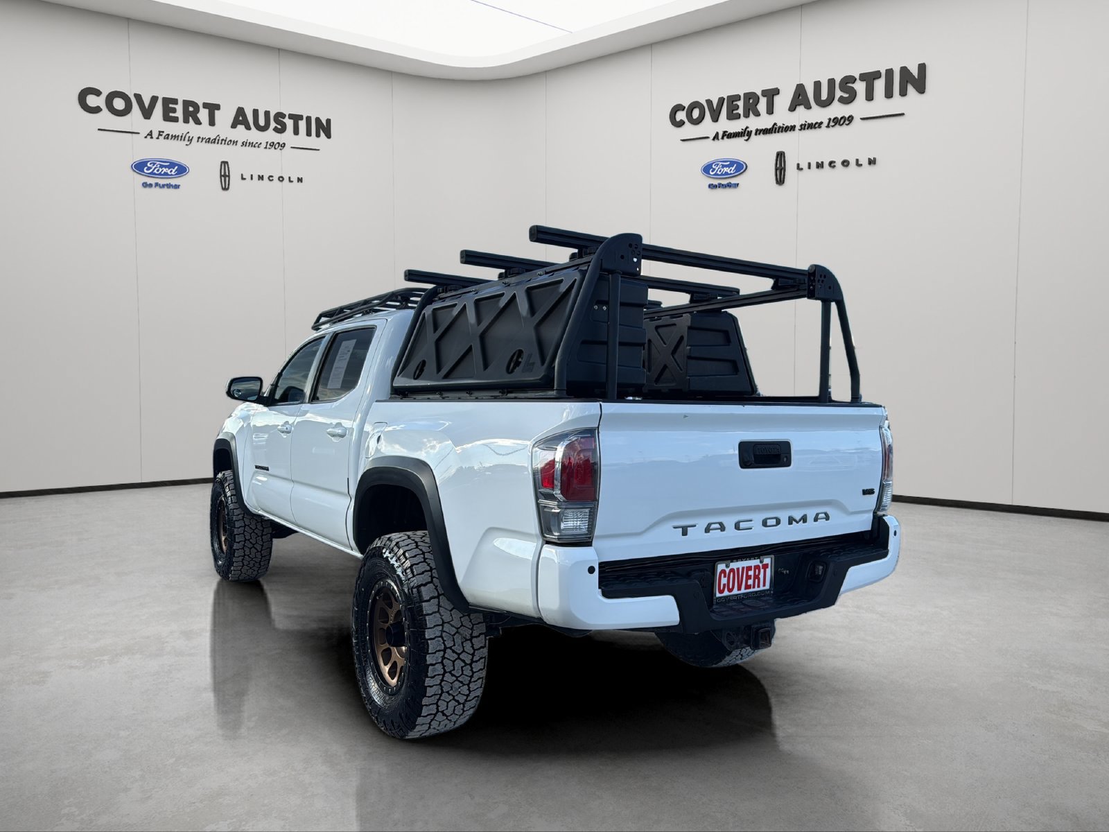 Used 2020 Toyota Tacoma TRD Off-Road w/ TRD Premium Off Road Package AWD/4WD image 3